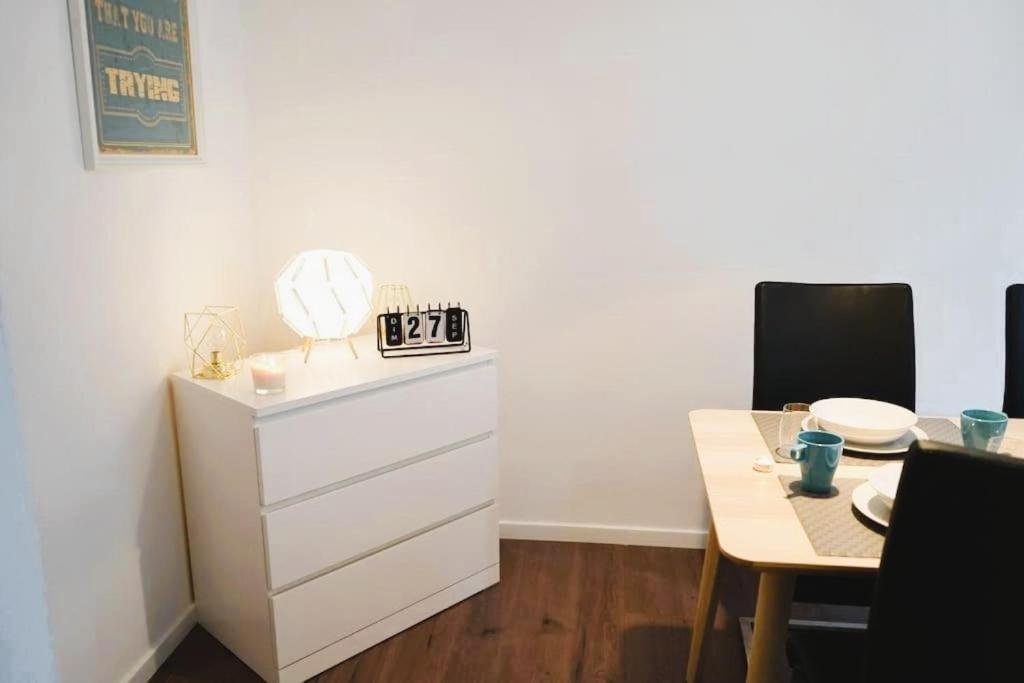 Rm-1 - Appartement F2 Au 1Er Etage Pour 1-3 Pers Mulhouse Esterno foto