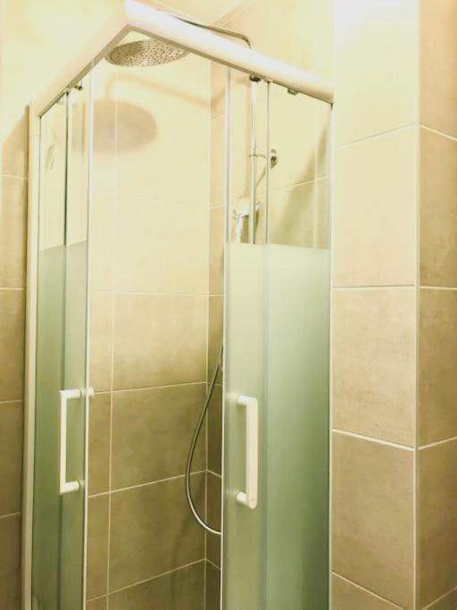 Rm-1 - Appartement F2 Au 1Er Etage Pour 1-3 Pers Mulhouse Esterno foto